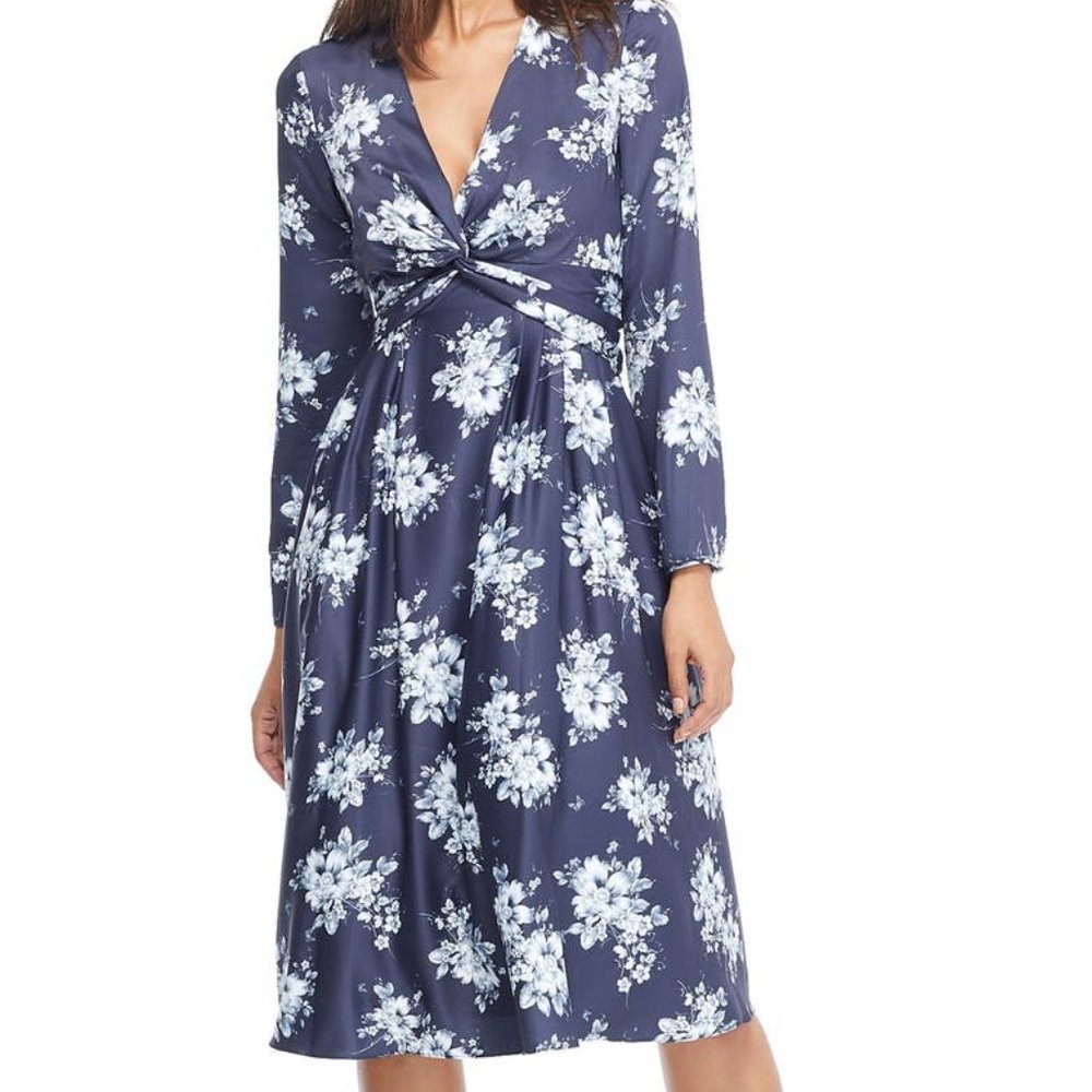 NWOT Gal Meets Glam Vienna Twist Front Dress